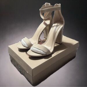 NEW Charlotte Russe Beige Block Heels V-Suede Chunky high heels Sz 7 in the box